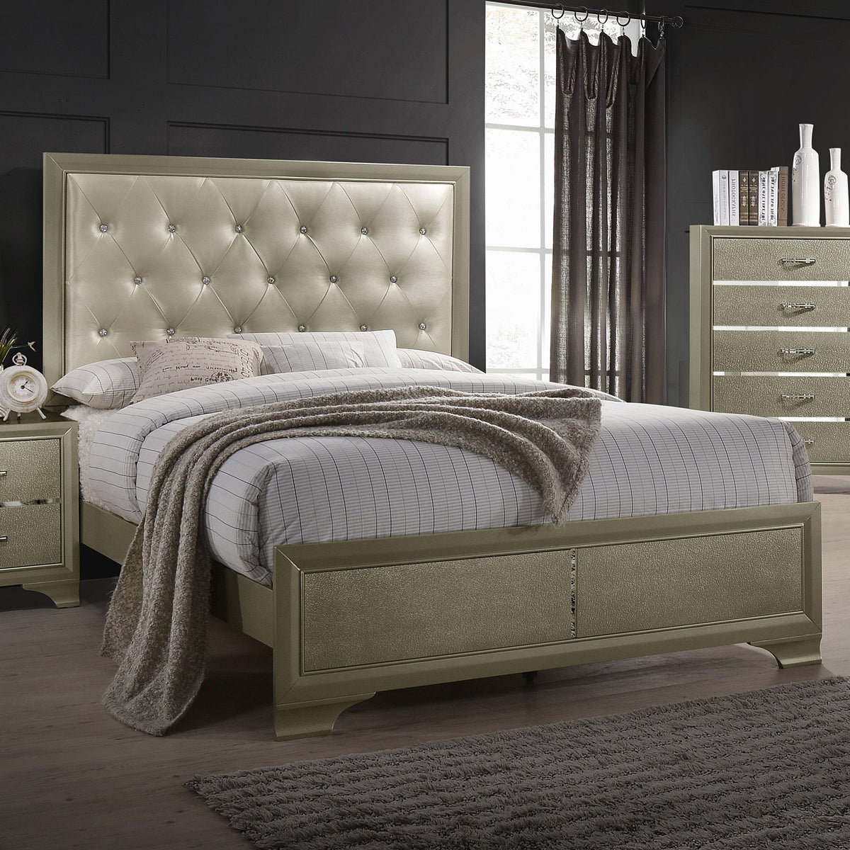 Coaster Beaumont Wood Queen Panel Bed Champagne