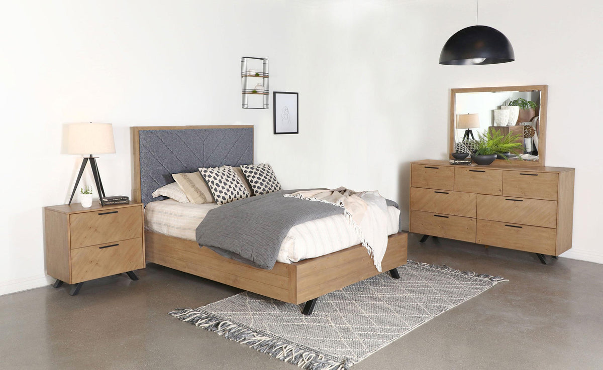 Coaster Taylor 4-piece Eastern King Bedroom Set Light Honey Brown