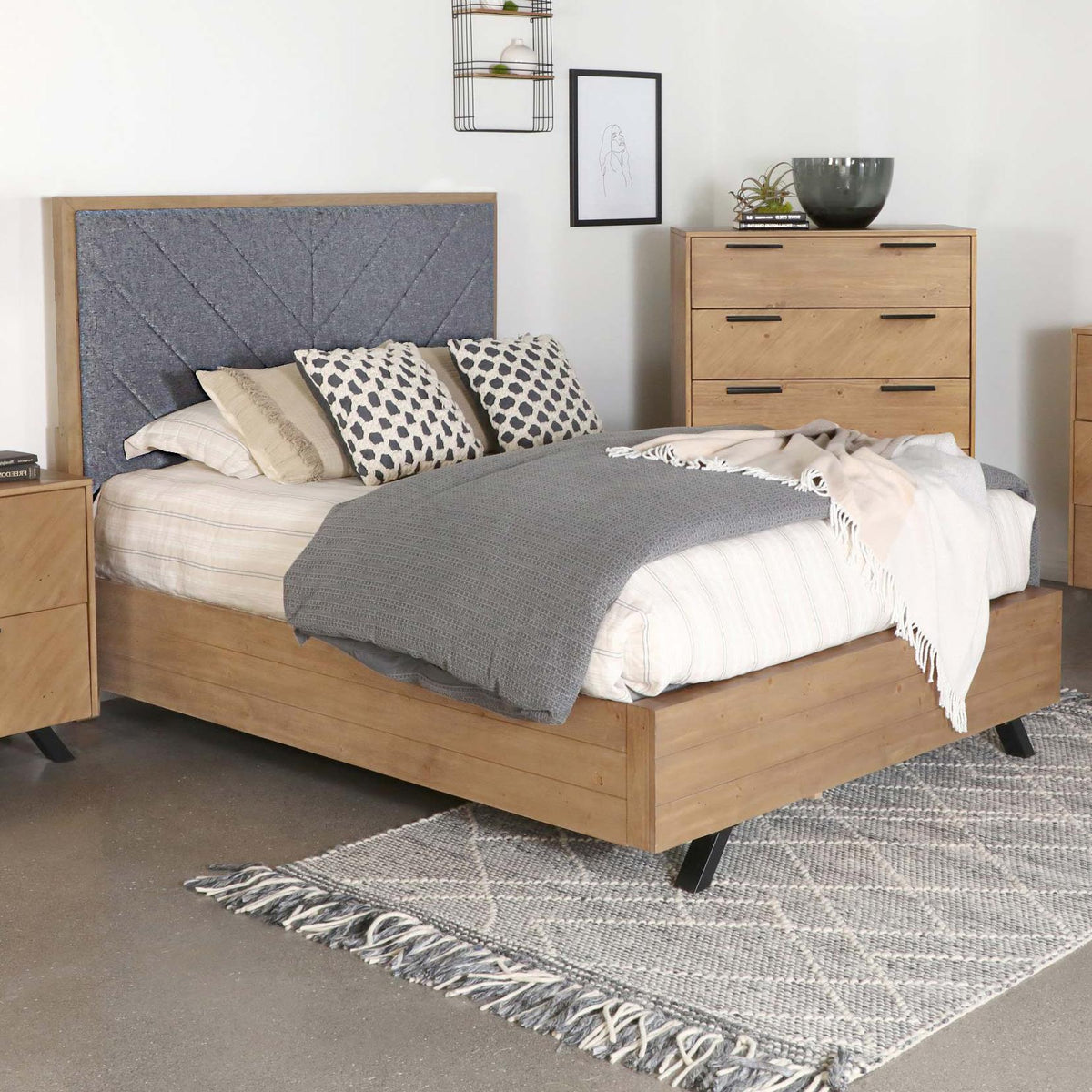 Coaster Taylor Wood Eastern King Panel Bed Light Honey Brown