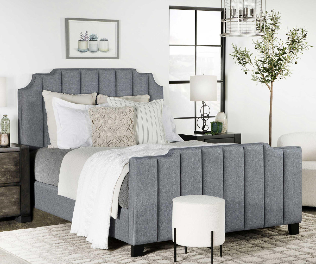Coaster Fiona Upholstered Queen Panel Bed Light Grey