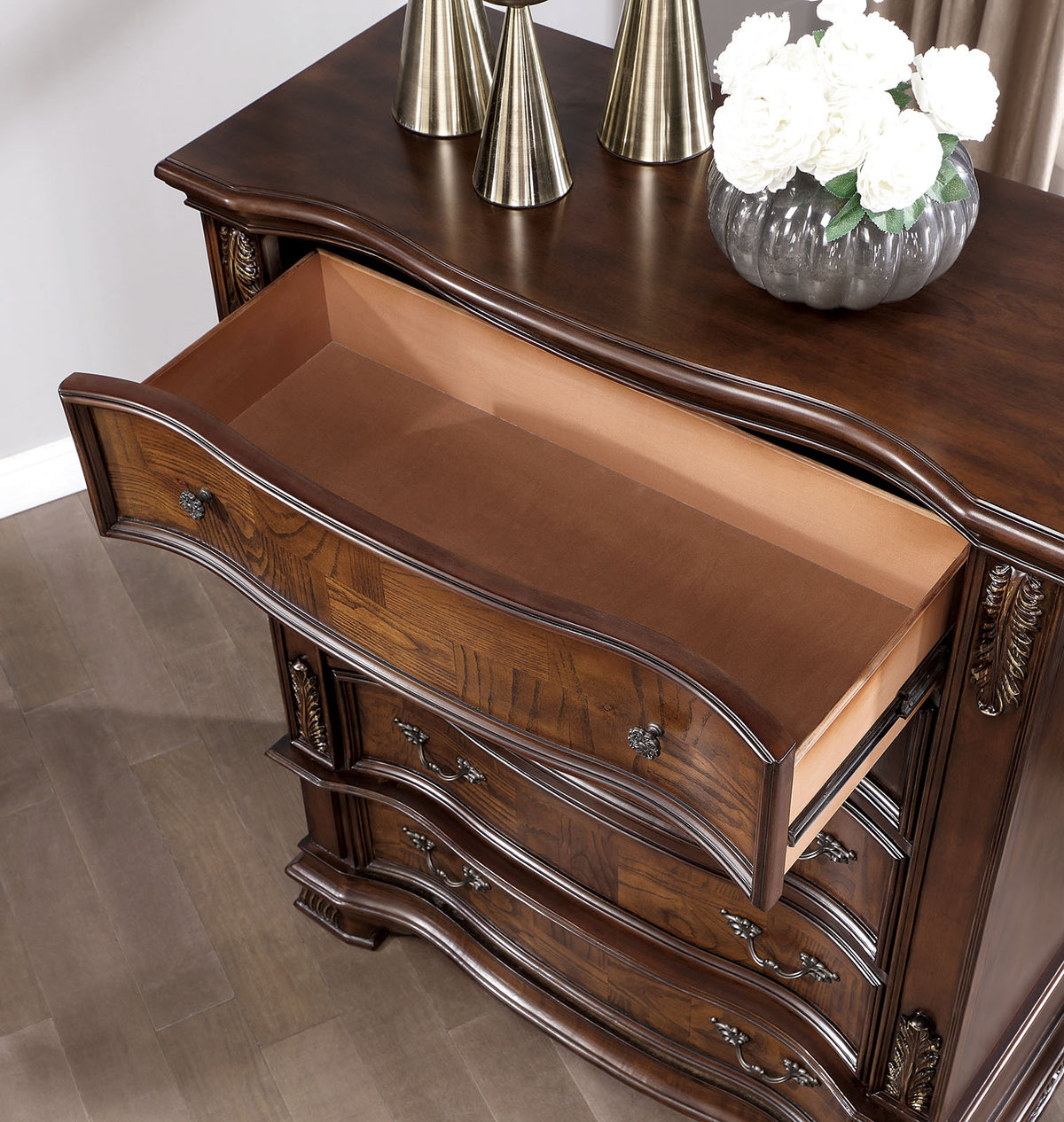 Esparanza 5 Pc. Queen Bedroom Set w/ Chest