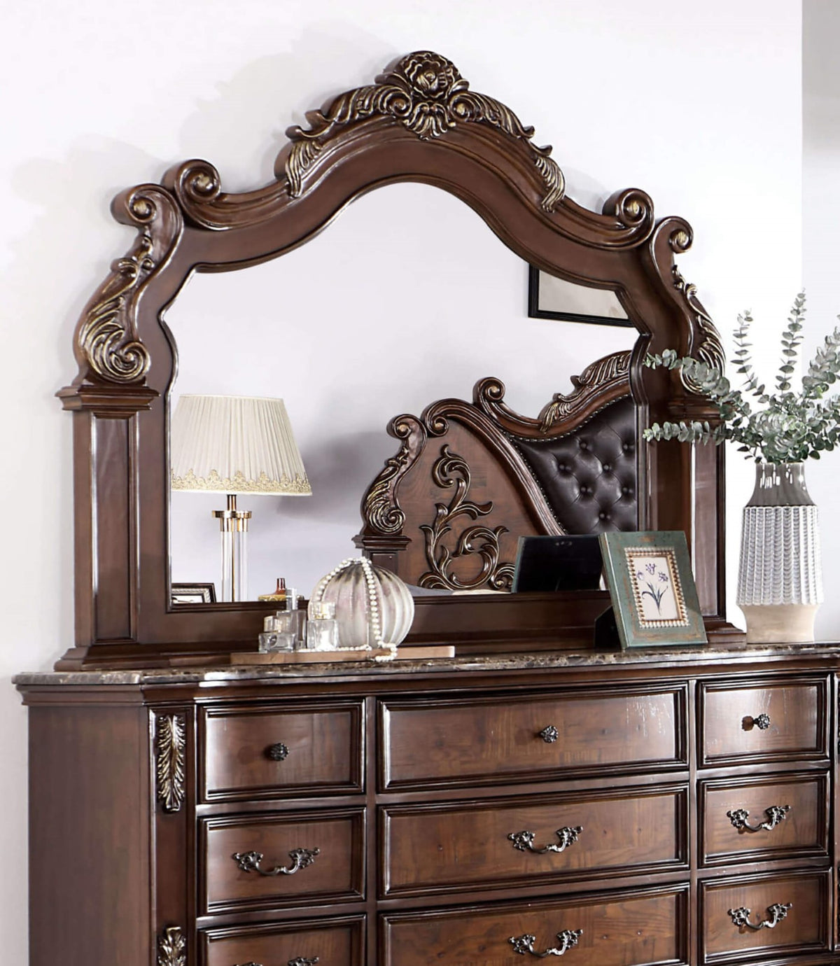 Esparanza 5 Pc. Queen Bedroom Set w/ Chest