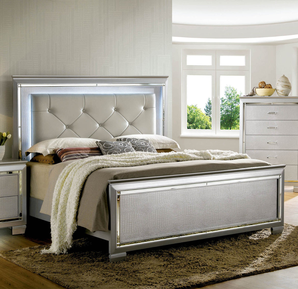 Bellanova 5 Pc. Queen Bedroom Set w/ Chest