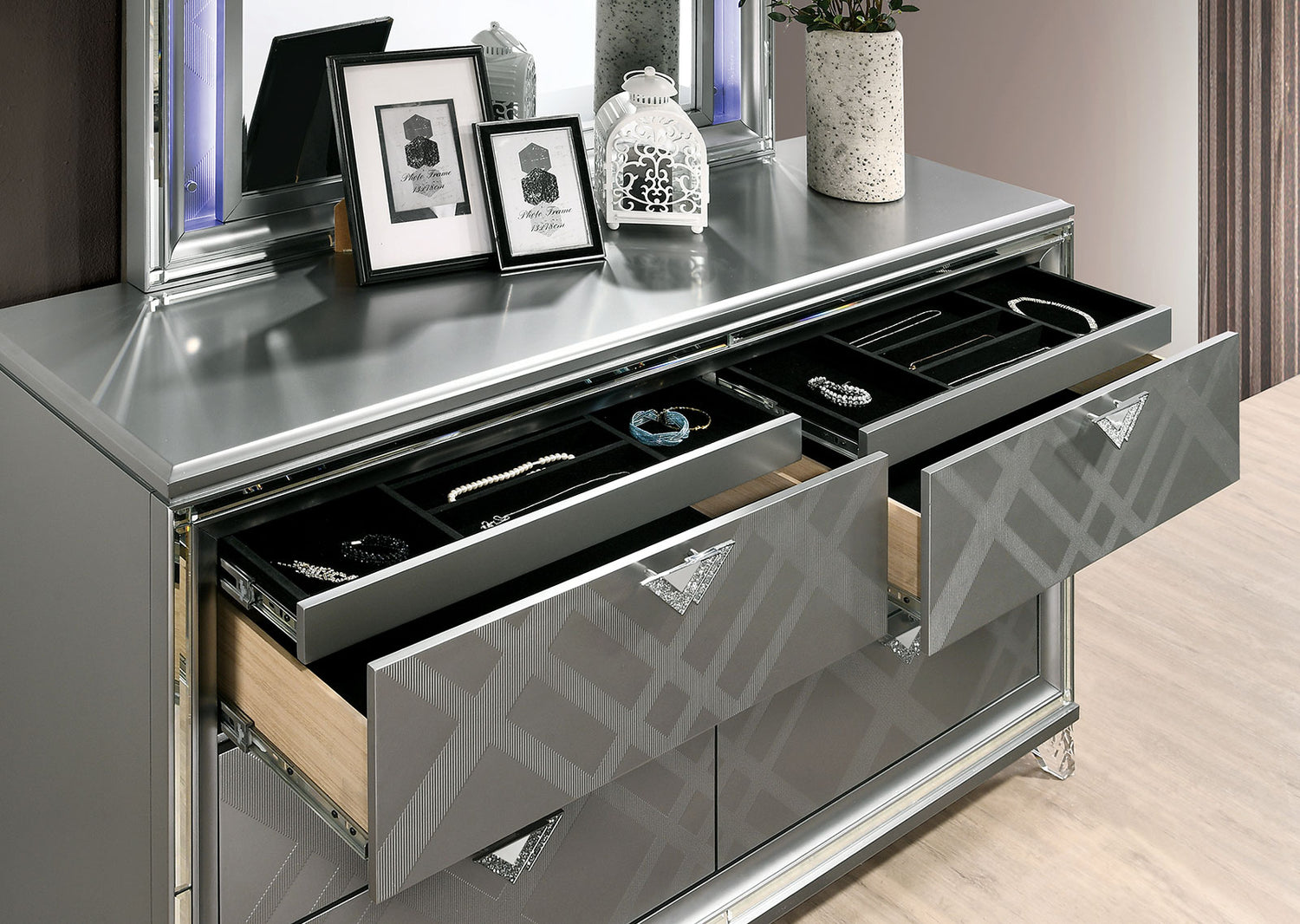 Emmeline 5 Pc. Queen Bedroom Set w/ 2NS