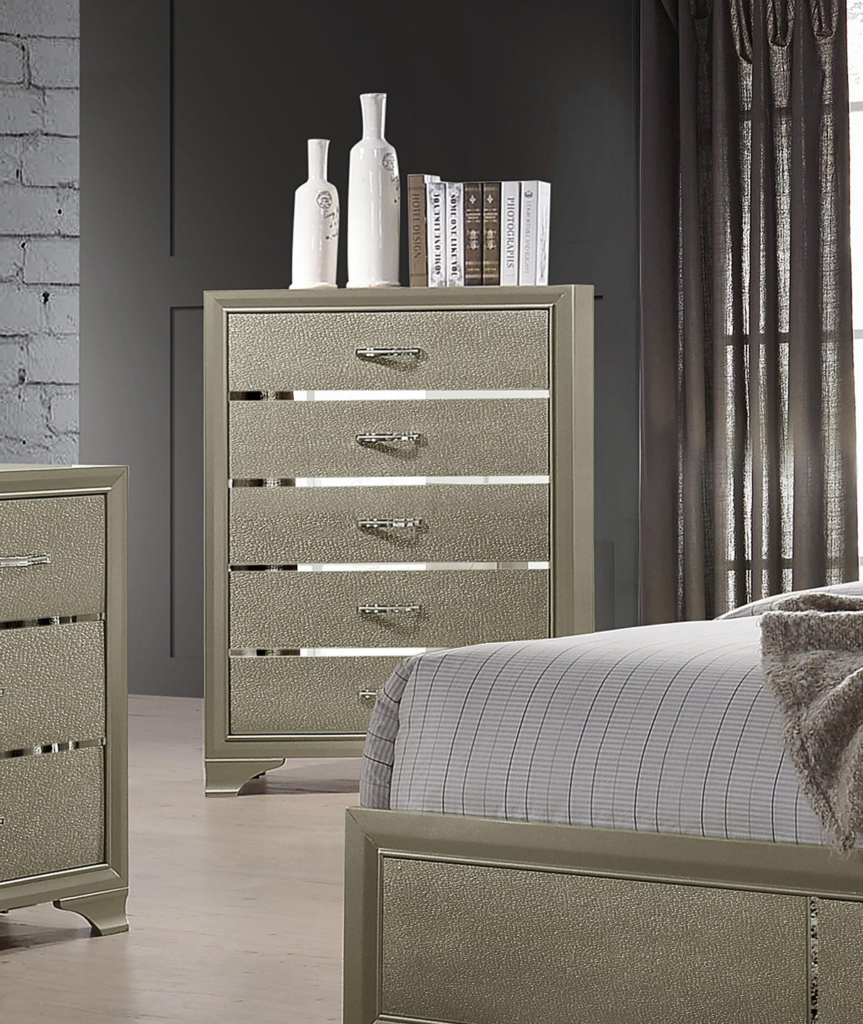 Coaster Beaumont 5-drawer Bedroom Chest Champagne