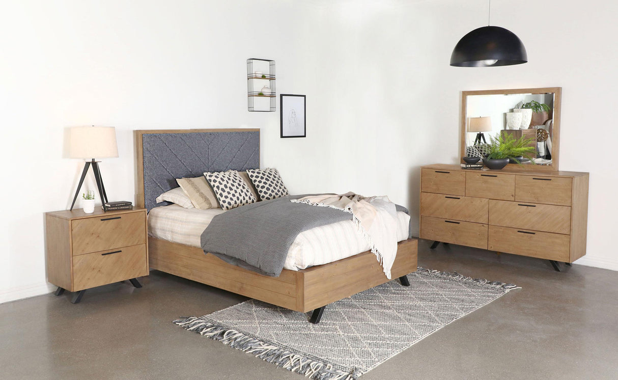 Coaster Taylor 4-piece Queen Bedroom Set Light Honey Brown