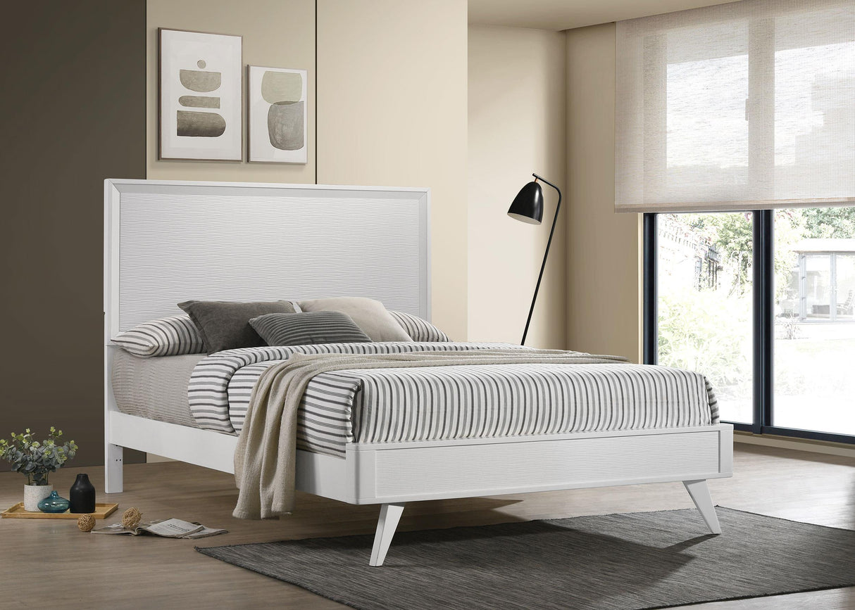 Coaster Janelle Wood Eastern King Panel Bed White