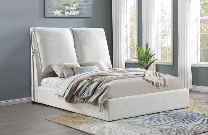 Coaster Gwendoline Upholstered Eastern King Panel Bed White